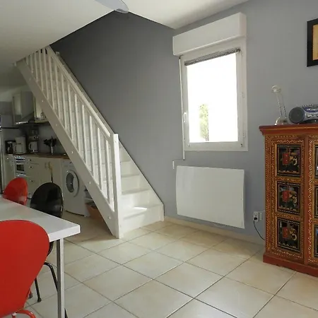 Apartment Le Lavandou, 3 Pieces, 6 Personnes - Fr-1-251-687 *